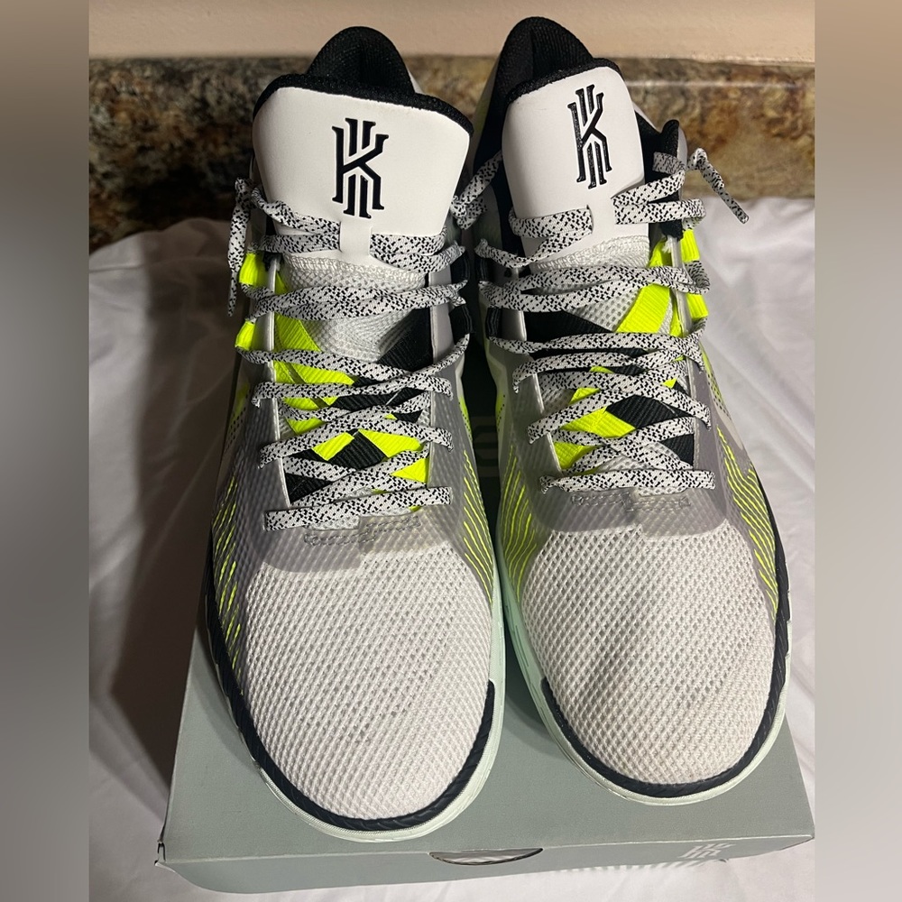 Kyrie Flytrap V Summit White/Black Size 13 Men - image 6
